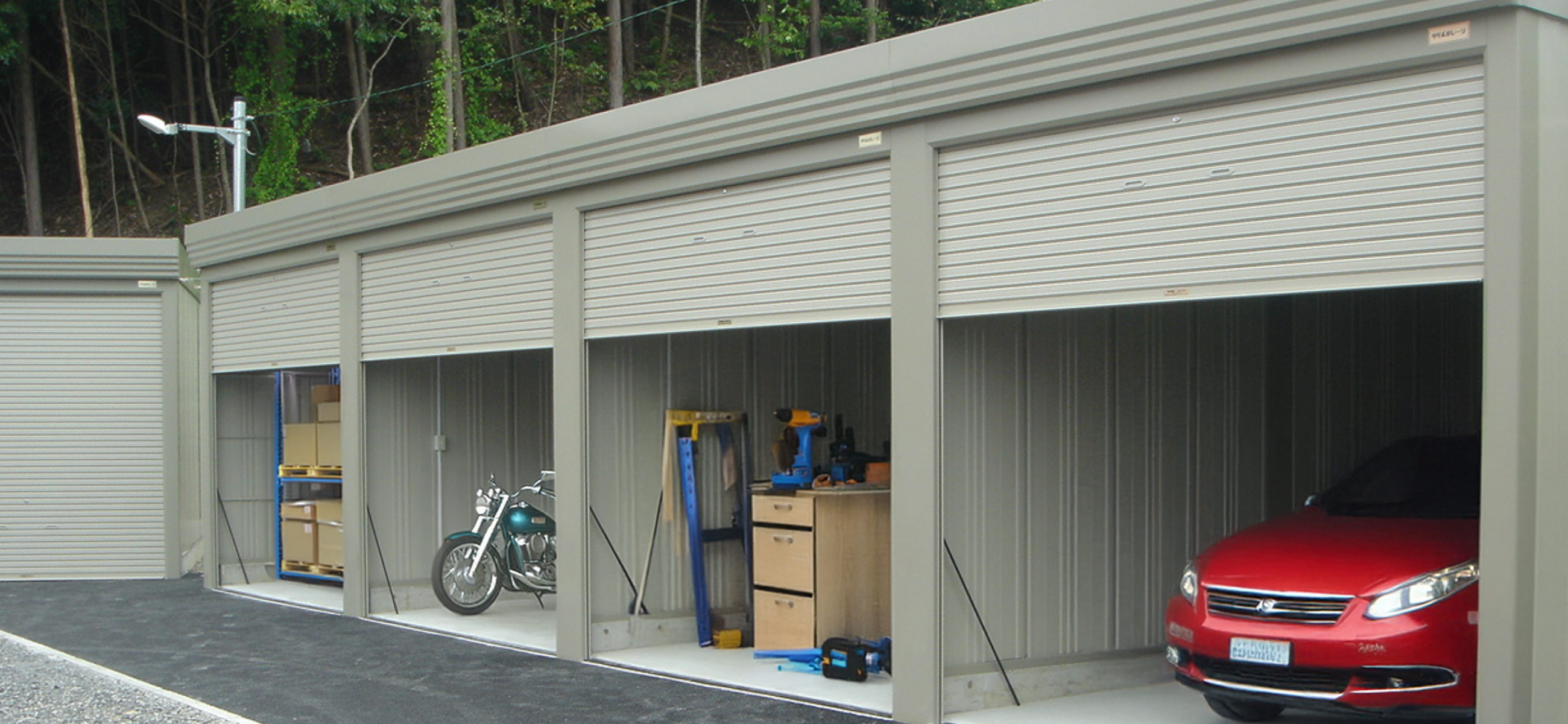 車庫だけでなくDIYなどの作業スペースに